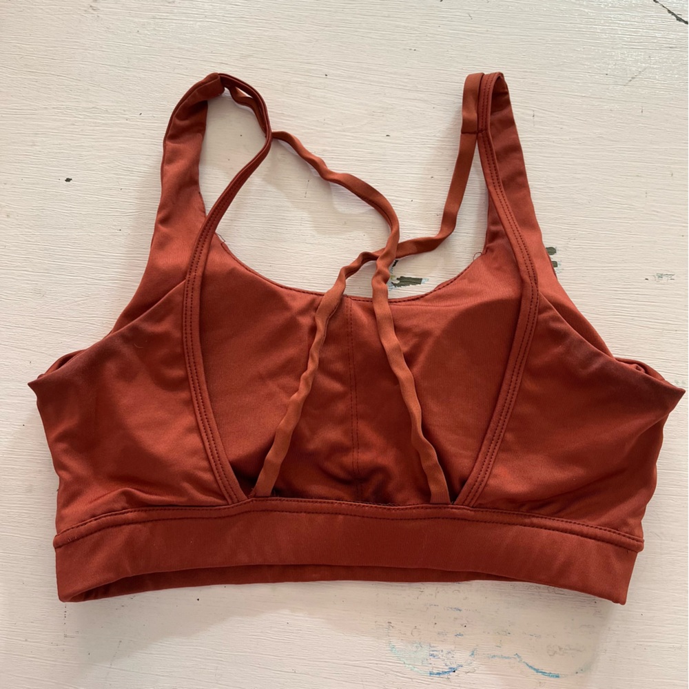 Strappy Back Sports Bra Women’s Medium Dark Rust Red Criss Cross Crop Top